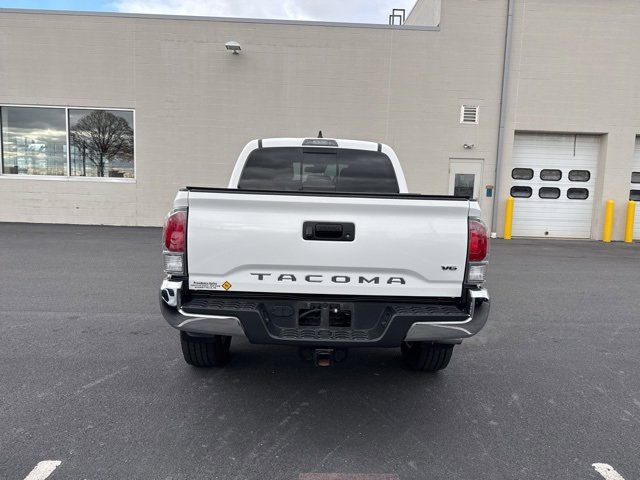 2022 Toyota Tacoma TRD Off-Road photo 2