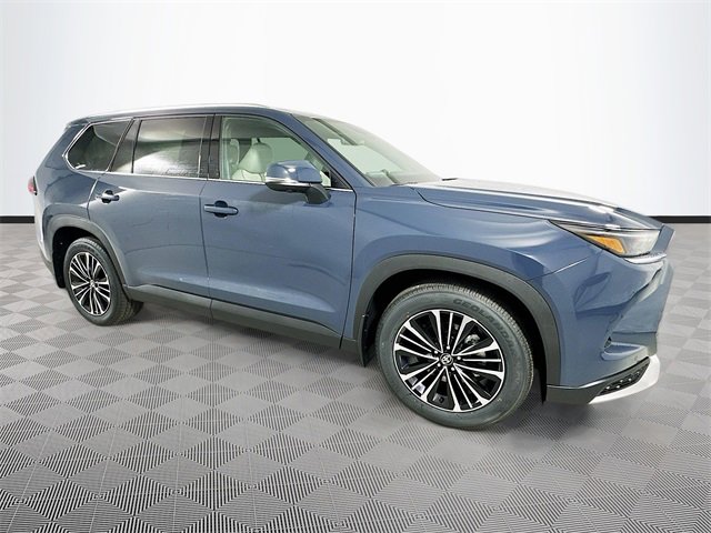 2026 Toyota Highlander Hybrid Platinum photo 2