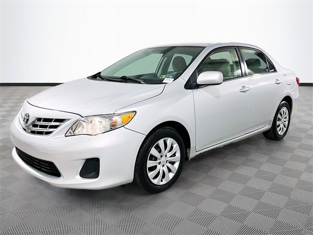 2013 Toyota Corolla LE photo 3