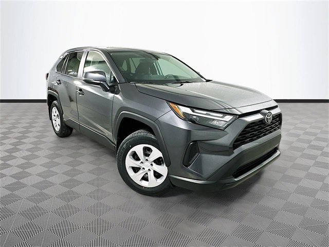 2025 Toyota RAV4 LE's photo
