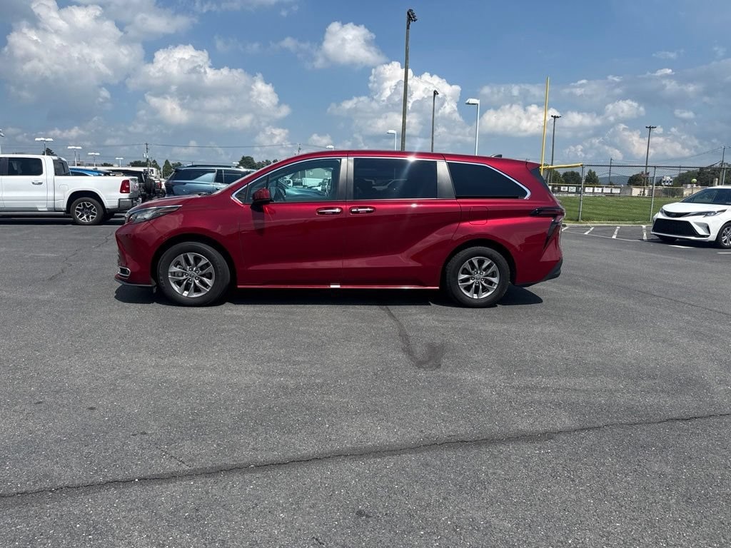 Used 2023 Toyota Sienna XLE Passenger Van