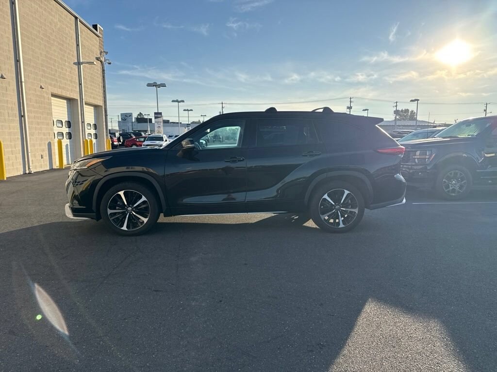 Used 2021 Toyota Highlander XSE Sport Utility
