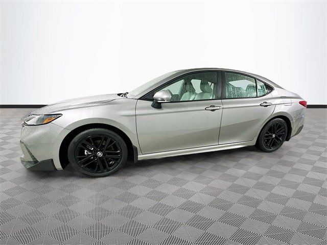2025 Toyota Camry SE photo 4