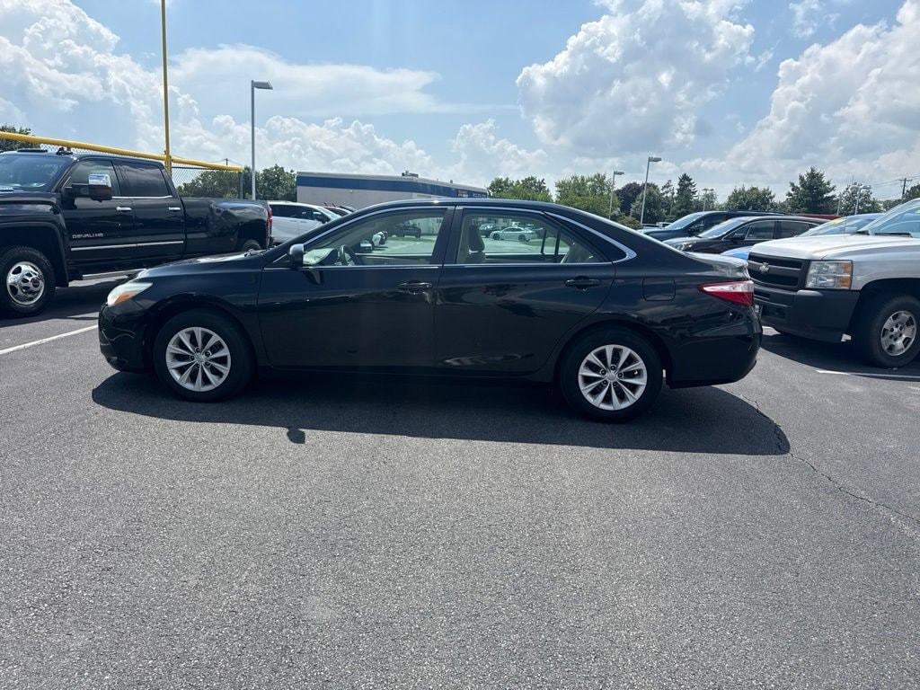 Used 2015 Toyota Camry LE with VIN 4T4BF1FK3FR460567 for sale in New Holland, PA