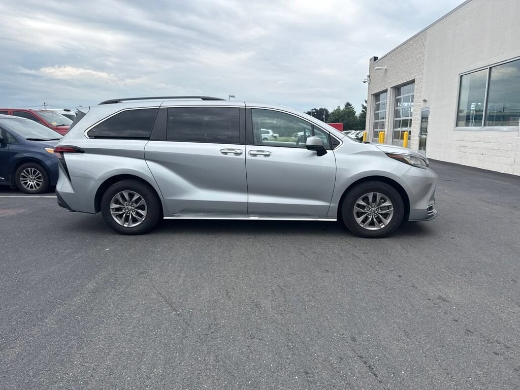 Used 2022 Toyota Sienna XLE Passenger Van