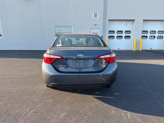2016 Toyota Corolla LE photo 3