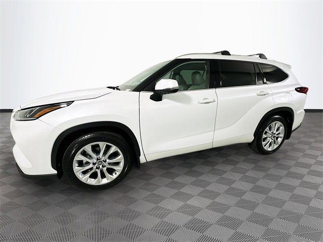 2022 Toyota Highlander Limited photo 4