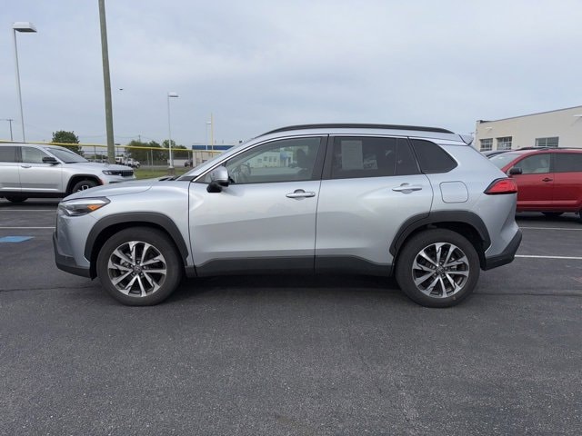 Used 2022 Toyota Corolla Cross XLE with VIN 7MUDAABG5NV041815 for sale in New Holland, PA