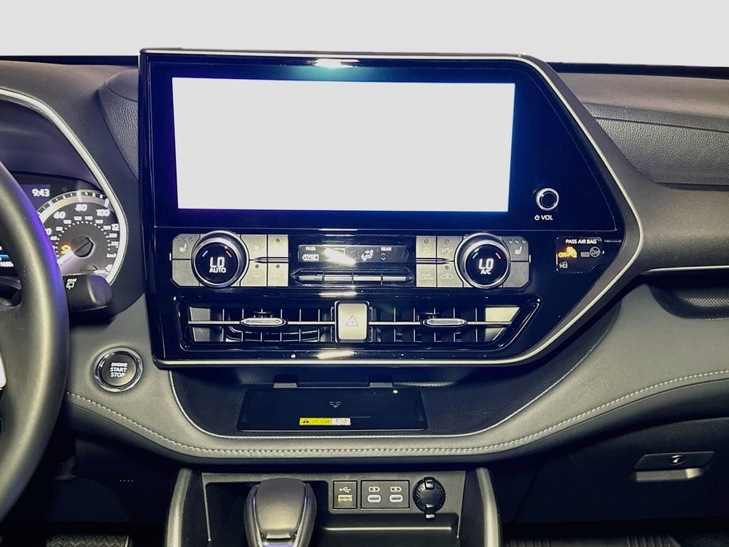 2023 Toyota Highlander XLE - Photo 11