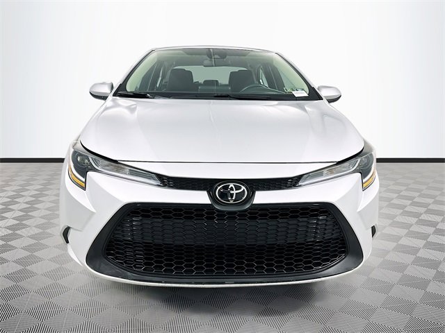 Used 2022 Toyota Corolla LE with VIN 5YFEPMAE3NP343997 for sale in New Holland, PA