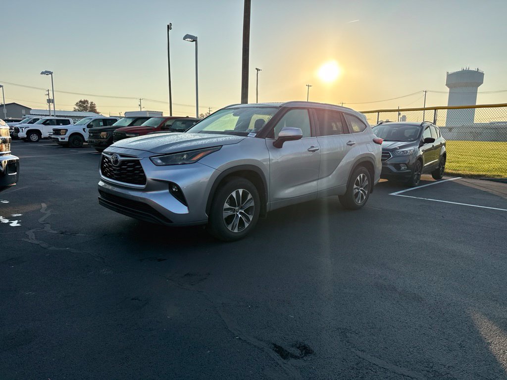 Used 2024 Toyota Highlander XLE Sport Utility
