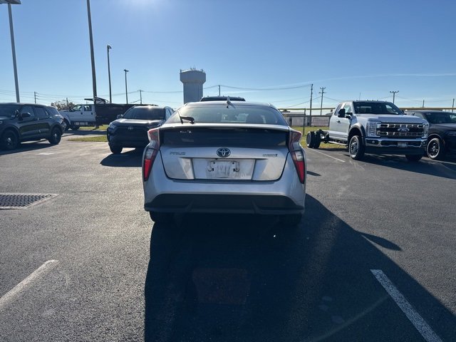 2016 Toyota Prius Three Touring photo 3