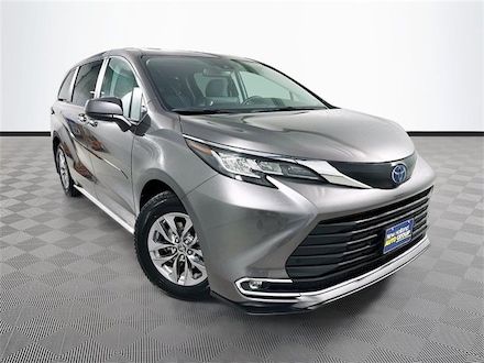 2023 Toyota Sienna XLE Passenger Van