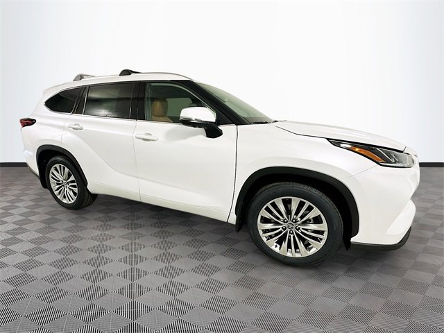 2026 Toyota Highlander Platinum photo 3