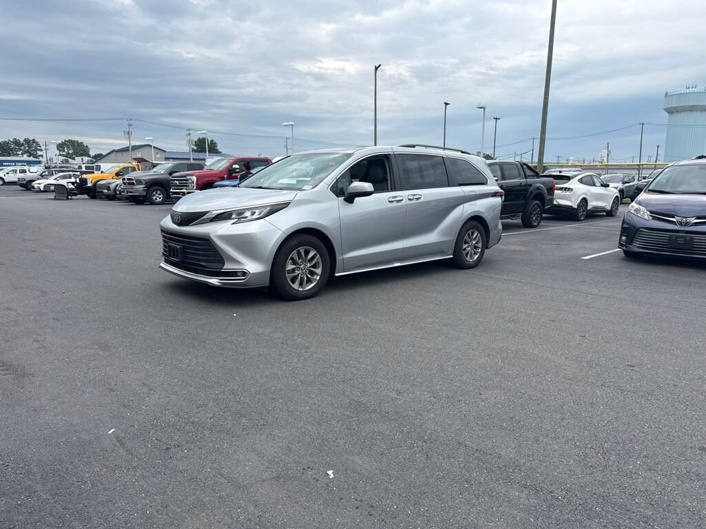 Used 2022 Toyota Sienna XLE Passenger Van