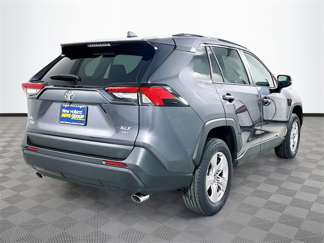 2025 Toyota RAV4 XLE photo 4