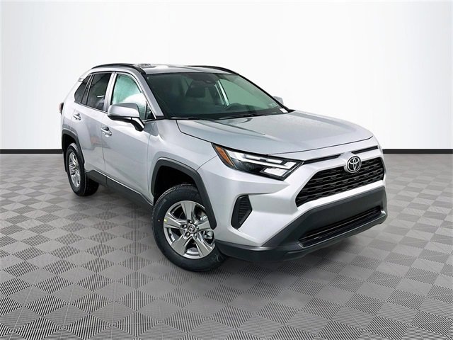 2025 Toyota RAV4 XLE's photo