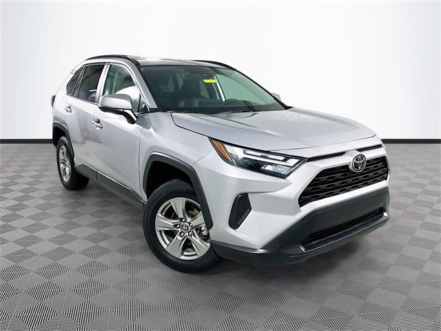 2024 Toyota RAV4 XLE's photo
