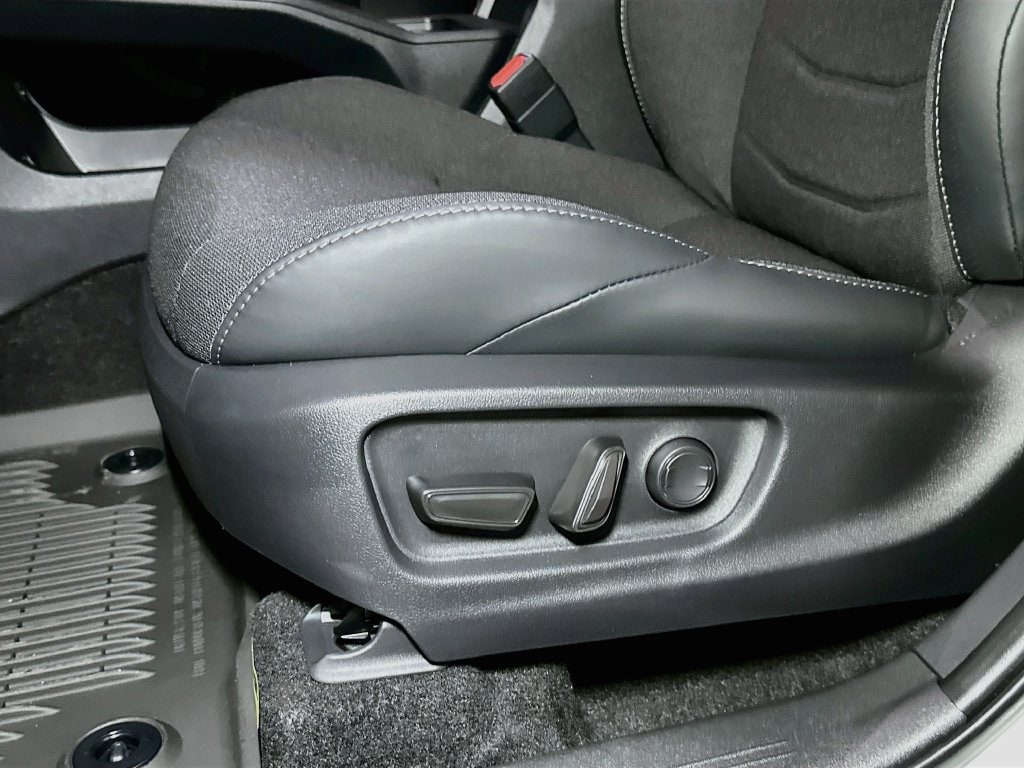 2026 Toyota C-HR SE - Photo 13