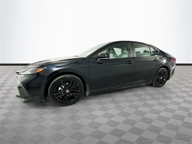 2025 Toyota Camry LE photo 4
