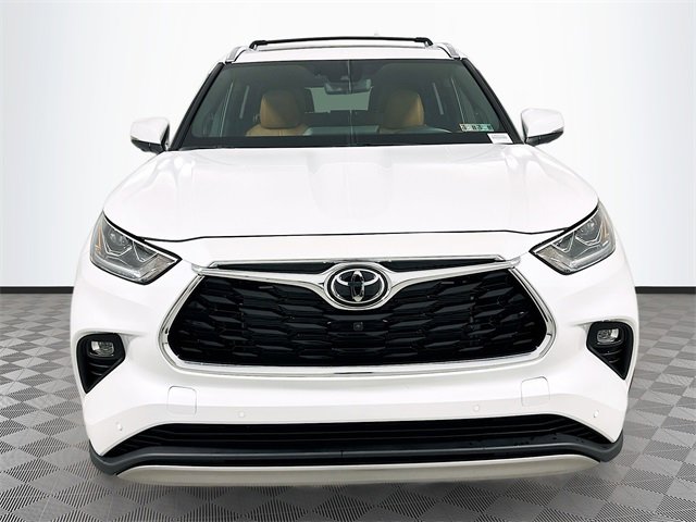 2026 Toyota Highlander Platinum photo 2