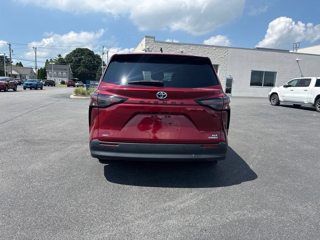 Used 2023 Toyota Sienna XLE Passenger Van