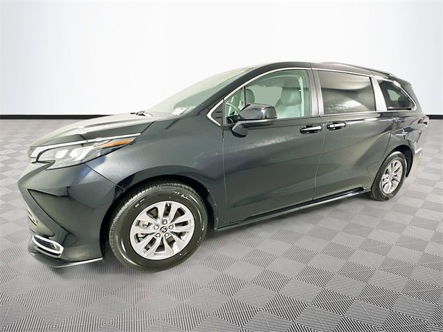2024 Toyota Sienna XLE photo 4