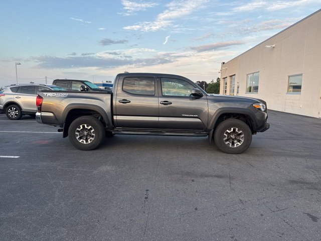 2019 Toyota Tacoma TRD Off-Road photo 3
