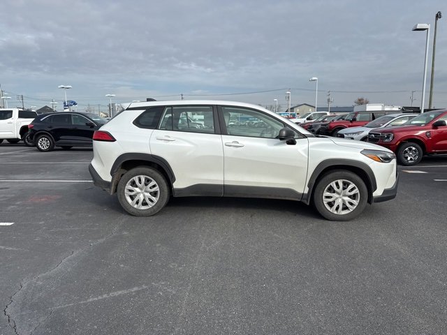 2022 Toyota Corolla Cross L photo 2