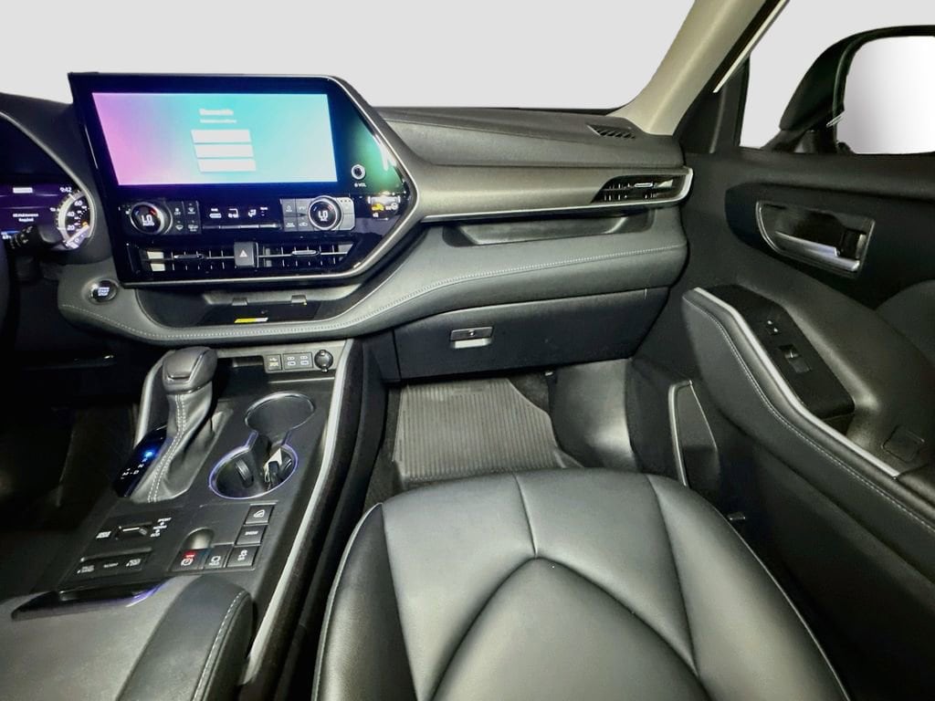 2023 Toyota Highlander XLE - Photo 30