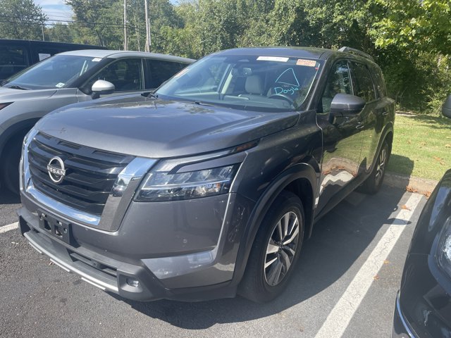 2022 Nissan Pathfinder SL photo 2