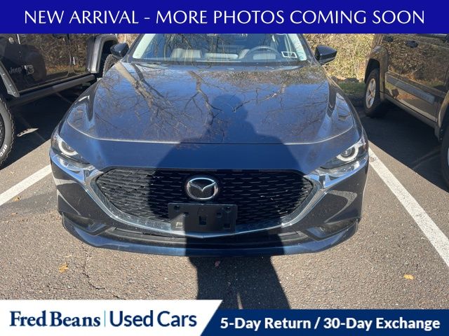 2022 Mazda Mazda3 Premium photo 3