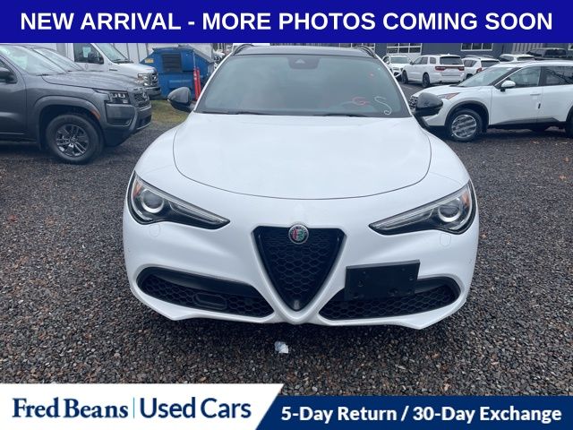 2022 Alfa Romeo Stelvio Ti Sport photo 2