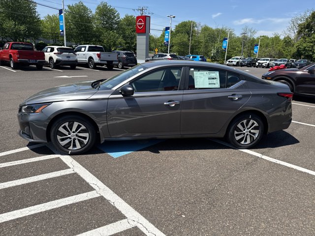 2025 Nissan Altima S photo 4