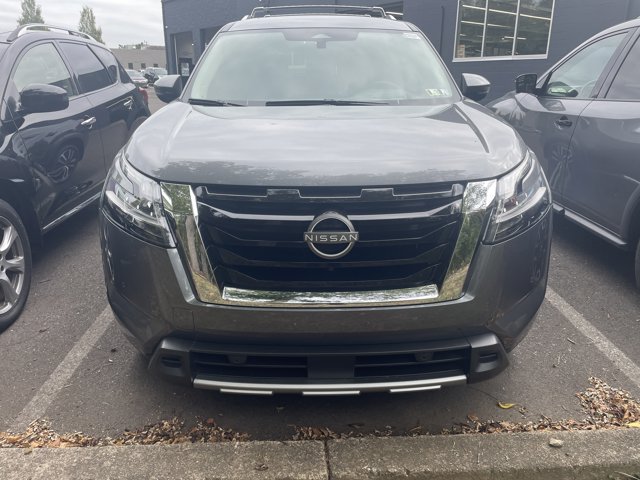 2024 Nissan Pathfinder Platinum photo 2
