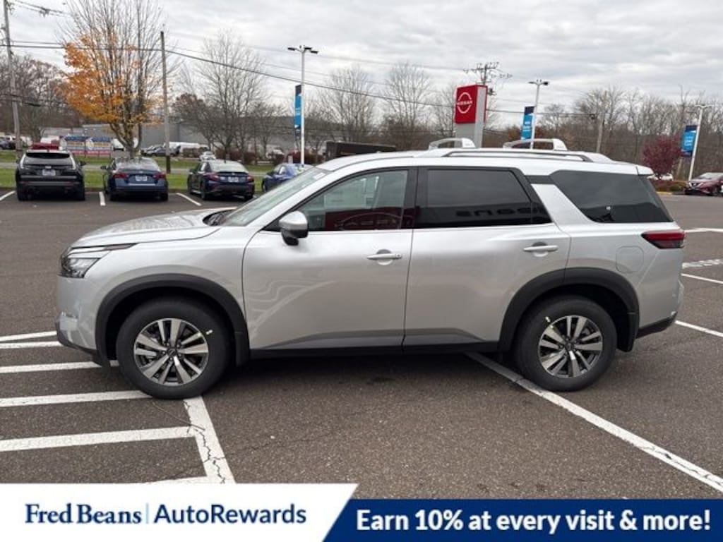 New 2025 Nissan Pathfinder SL SUV