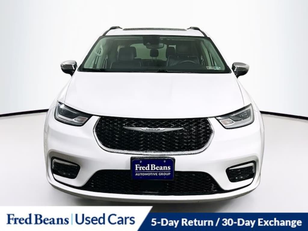 Used 2023 Chrysler Pacifica Limited Van Passenger Van