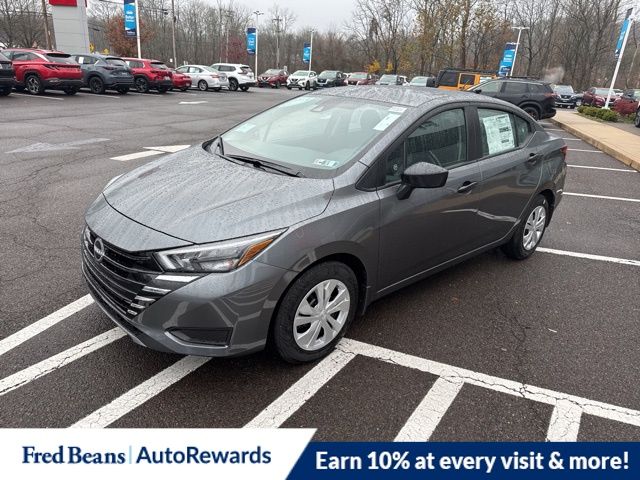 2025 Nissan Versa 1.6 S photo 2