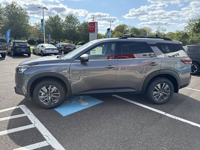 2025 Nissan Pathfinder SV photo 2