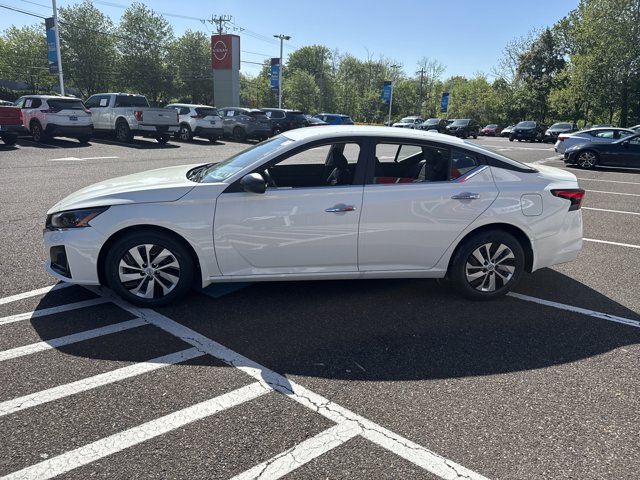 2025 Nissan Altima S photo 4