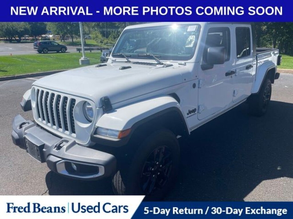 Used 2023 Jeep Gladiator Sport S Truck Crew Cab