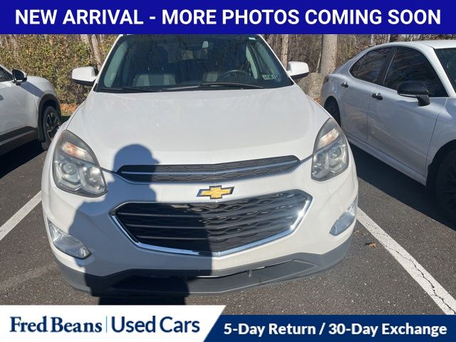 2017 Chevrolet Equinox LT photo 2