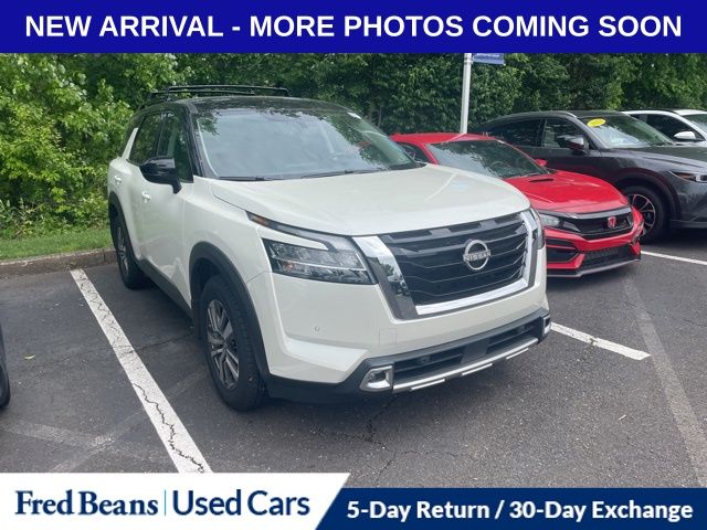 2024 Nissan Pathfinder SL 4WD's photo