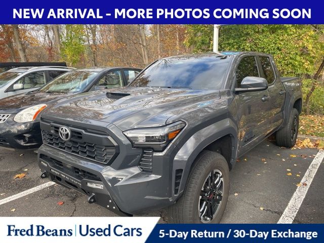 2024 Toyota Tacoma TRD Sport 4x4 photo 2