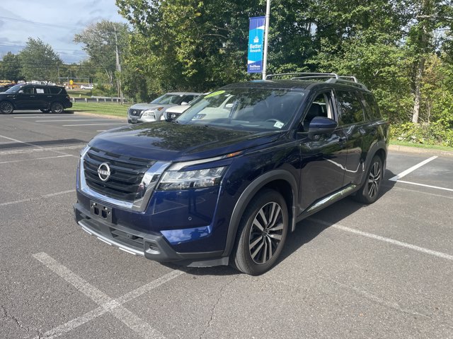 2023 Nissan Pathfinder Platinum photo 3