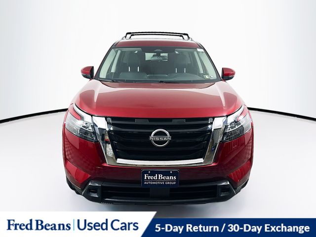 2023 Nissan Pathfinder SV photo 2