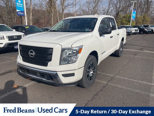 2024 Nissan Titan SV photo 2