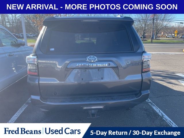 2016 Toyota 4Runner SR5 Premium photo 2