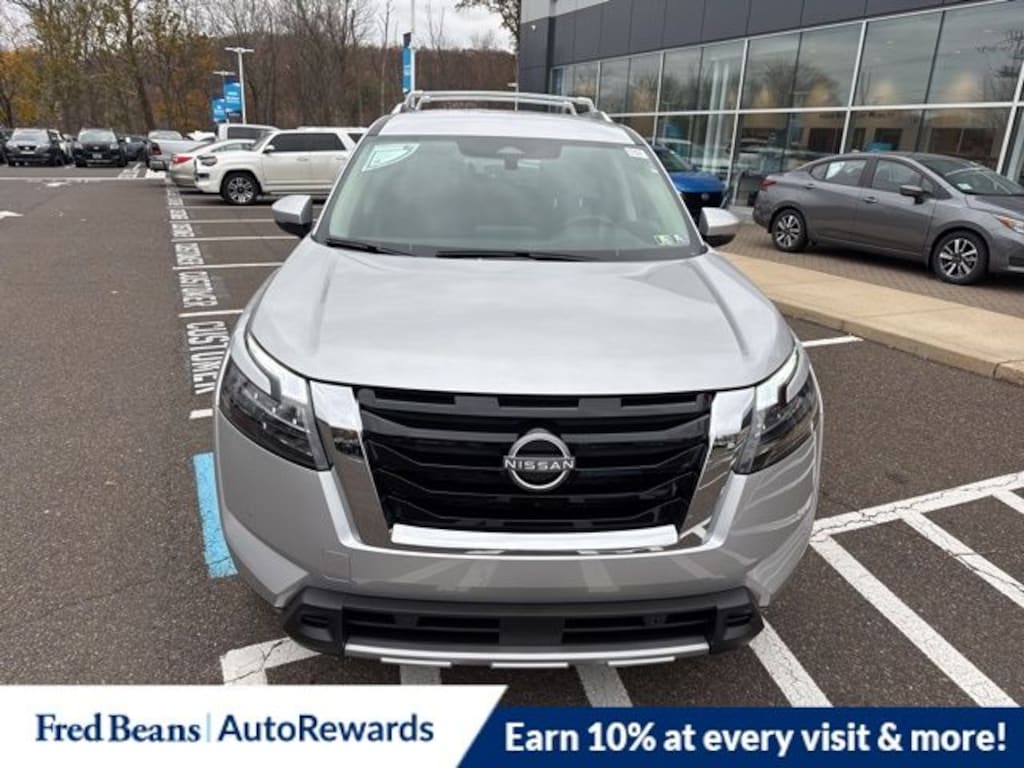 New 2025 Nissan Pathfinder SL SUV