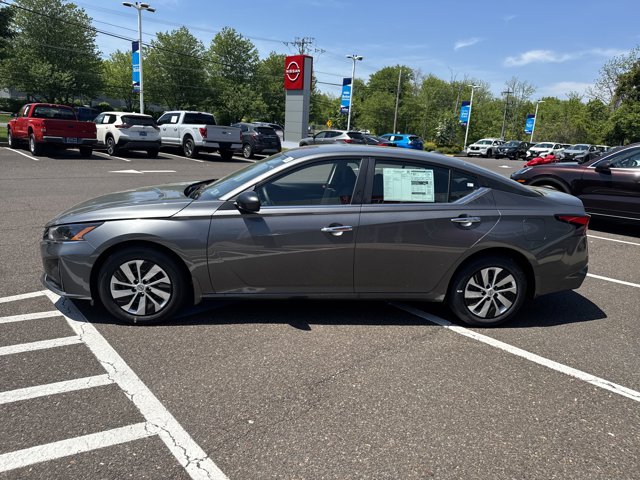 2025 Nissan Altima S photo 4